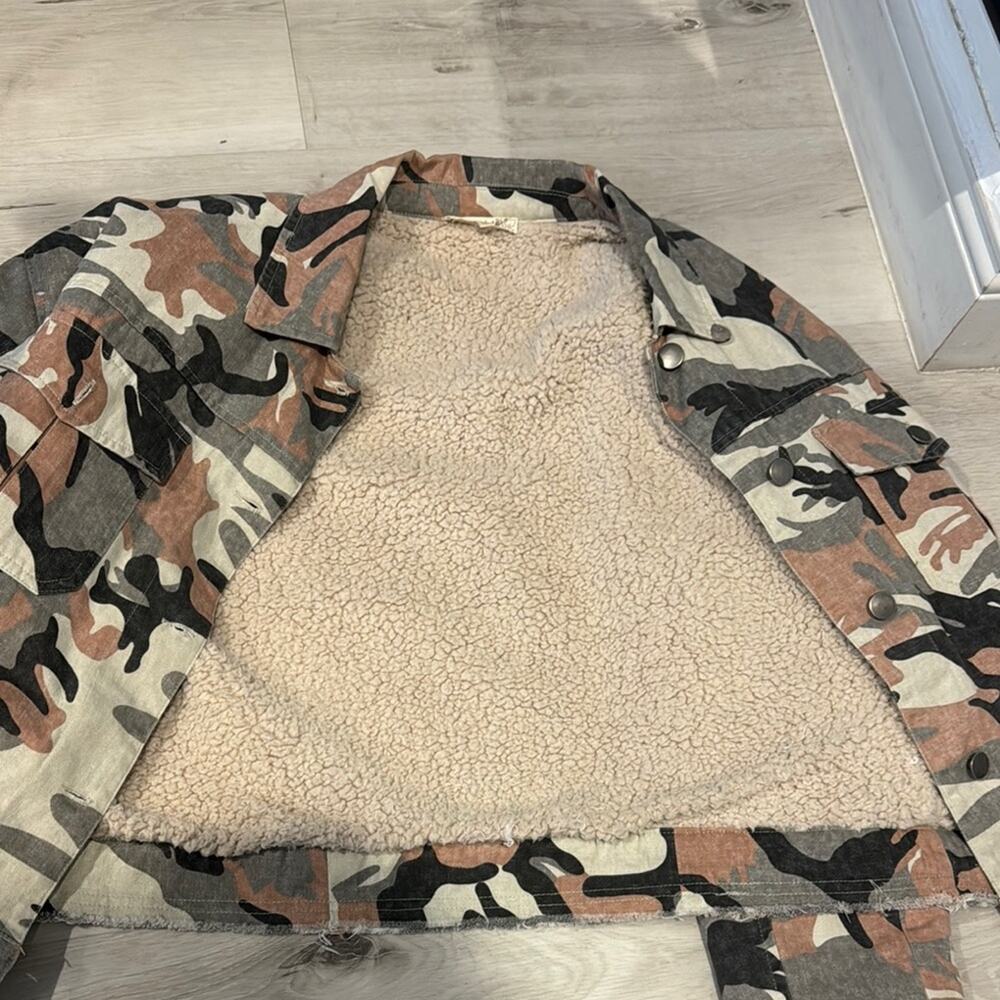 Mystrees Pre Loved Camouflage Denim Women's Jacket. - Picture 8 of 12